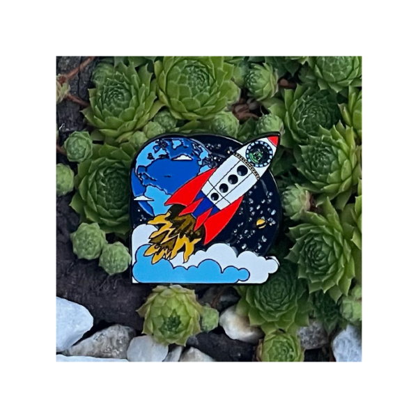 2024 International Geocaching Day Geocoin - op vetplant